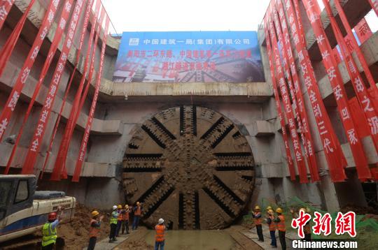 穿湘江隧道北线贯通现场 李佳微 摄