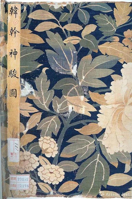 宋 牡丹纹包首 　　纵28.1厘米，横21.2厘米 　　辽宁省博物馆藏